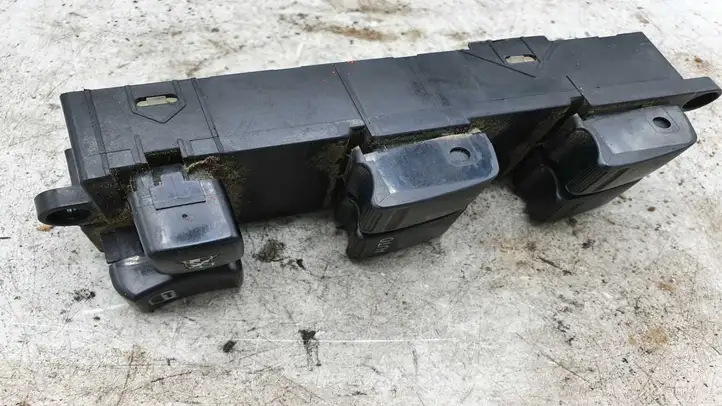Nissan X-Trail T30 (2001 - 2007) Блок кнопок стеклоподъемников — фото 1