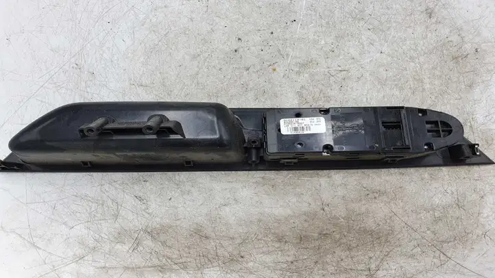 BMW 5 E60 E61 (2004 - 2010) 912211001 Кнопка стеклоподъемников — фото 3