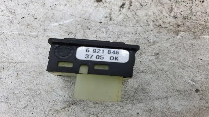 BMW 5 E60 E61 (2004 - 2010) 6921846 Кнопка закрытия багажника — фото 2