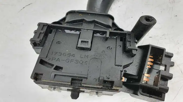 Toyota Corolla Verso E121 (2001 - 2004) 173654 Переключатель стеклоочистителей — фото 2