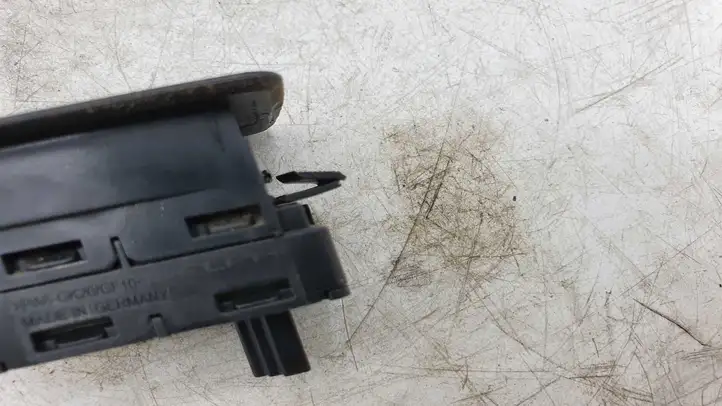 BMW 3 E90 E91 (2005 - 2012) 15939900 Кнопка стеклоподъемников — фото 2