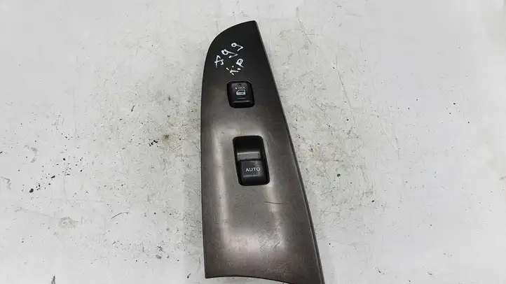 Lexus IS 220D-250-350 (2005 - 2010) 8403053020 Блок кнопок стеклоподъемников — фото 1