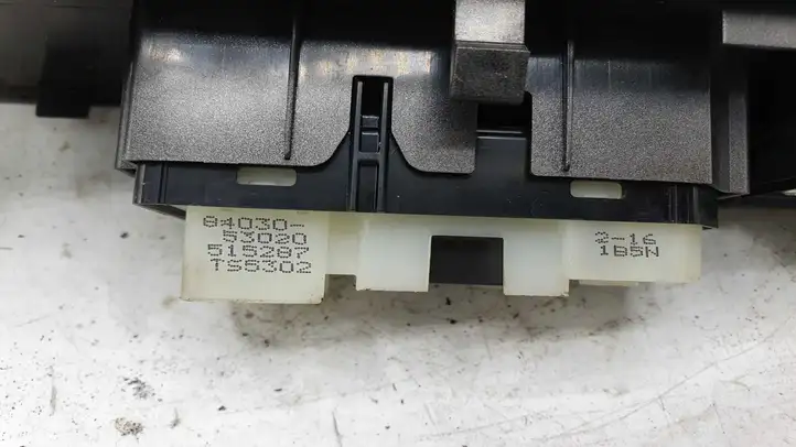 Lexus IS 220D-250-350 (2005 - 2010) 8403053020 Блок кнопок стеклоподъемников — фото 2