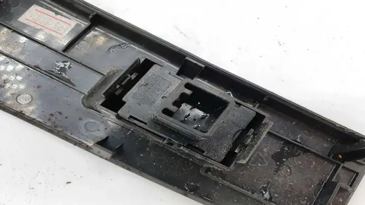 Toyota Corolla Verso AR10 (2004 - 2009) 742310F030 Блок кнопок стеклоподъемников — фото 3