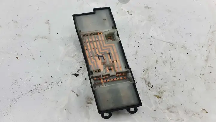 Nissan X-Trail T30 (2001 - 2007) Кнопка стеклоподъемников — фото 2