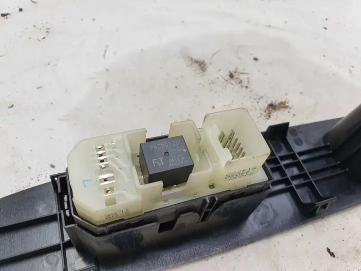 Toyota Avensis Verso (2001 - 2004) 7423144190 Блок кнопок стеклоподъемников — фото 2