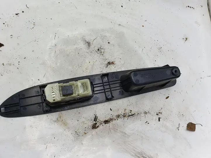 Toyota Avensis Verso (2001 - 2004) 7423144190 Блок кнопок стеклоподъемников — фото 3