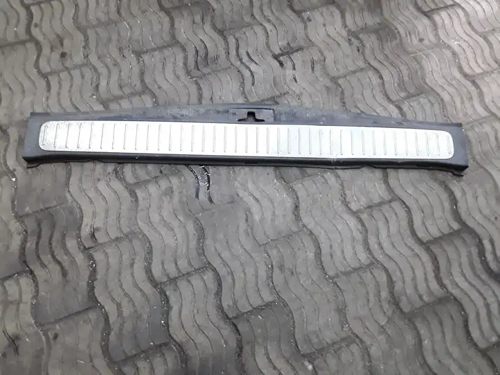 Opel Zafira B (2008 - 2014) 322225228 Отделка порога багажника — фото 2