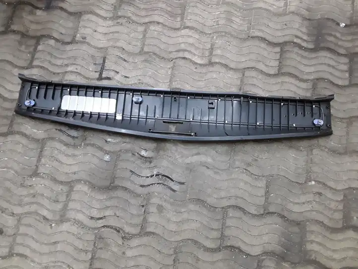 Opel Zafira B (2008 - 2014) 322225228 Отделка порога багажника — фото 3