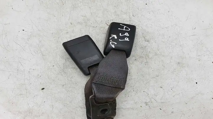 Lexus IS 220D-250-350 (2005 - 2010) Задний средний замок ремня — фото 3