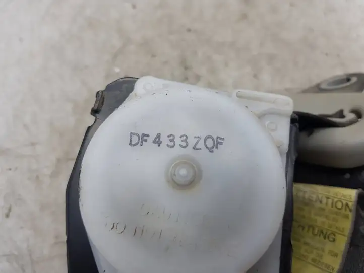 Toyota Corolla Verso E121 (2001 - 2004) DF433ZQF Задний ремень безопасности — фото 3
