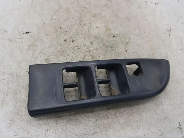 Subaru Impreza II (2001 - 2002) Накладка кнопки стеклоподъемника — фото 1