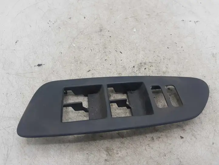 Toyota Auris 150 (2006 - 2012) 7423212560 Накладка кнопки стеклоподъемника — фото 1