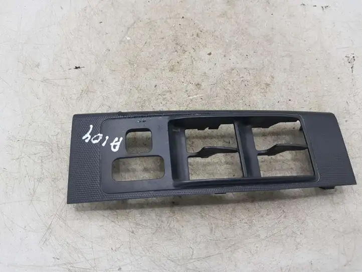 Toyota Corolla Verso E121 (2004 - 2007) 742320F010 Накладка кнопки стеклоподъемника — фото 1