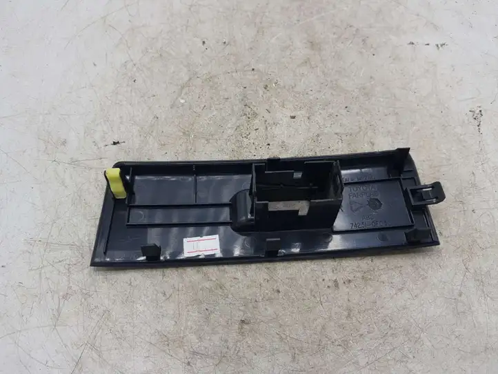 Toyota Corolla Verso E121 (2004 - 2007) 742310F030 Накладка кнопки стеклоподъемника — фото 1