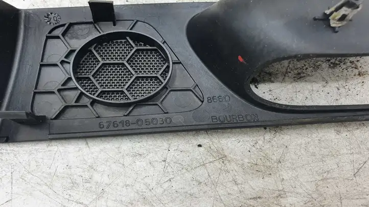 Toyota Avensis T250 (2003 - 2006) 6761805030 Накладка динамика задней двери — фото 3