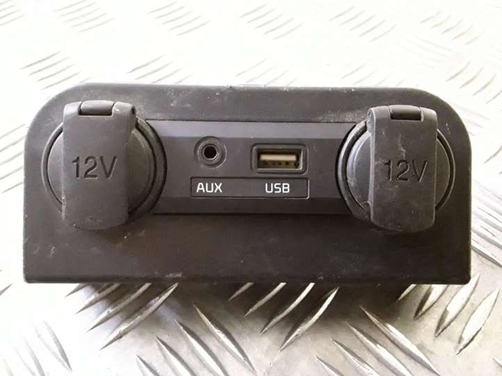 961201W010 KIA Rio USB jungtis