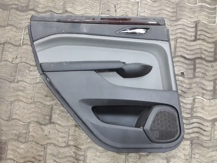 Cadillac SRX (2009 - 2012) 813178514 Обшивка задней двери — фото 1