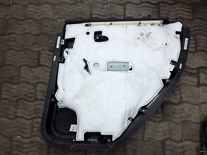 Cadillac SRX (2009 - 2012) 813178514 Обшивка задней двери — фото 2