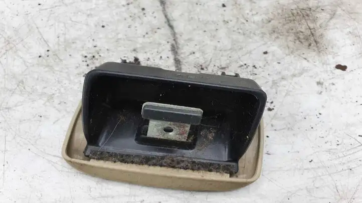 Toyota Corolla E120 E130 (2000 - 2004) Задняя пепельница — фото 2