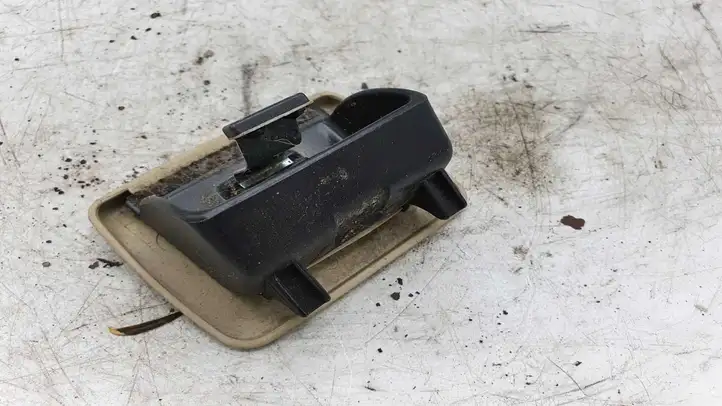 Toyota Corolla E120 E130 (2000 - 2004) Задняя пепельница — фото 3