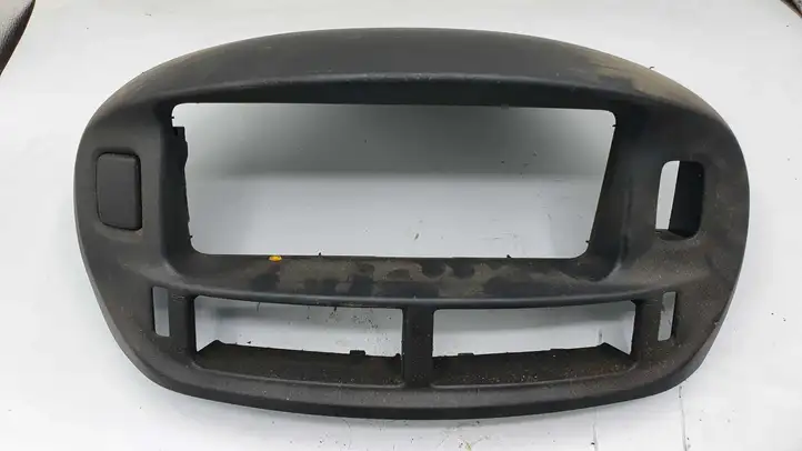 Toyota Previa (XR30, XR40) II (2000 - 2006) 5540528310 Отделка магнитолы — фото 1