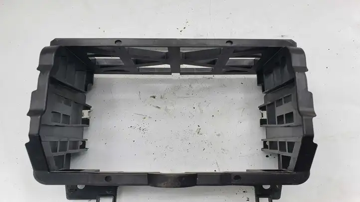 BMW 5 E60 E61 (2004 - 2010)  703411819 Отделка радио/ навигации