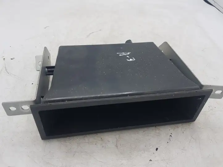 Nissan X-Trail T30 (2001 - 2007) 6847535F00 Вещевой ящик — фото 1