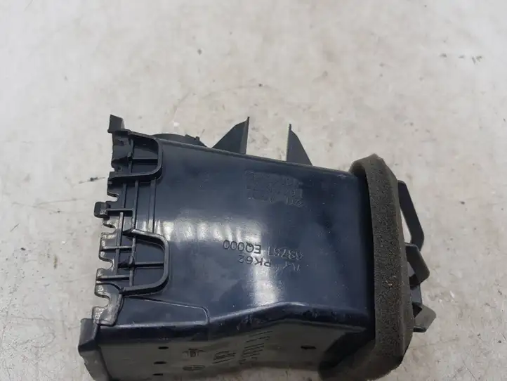 Nissan X-Trail T30 (2001 - 2007) 68751EQ000 Боковой воздушный дефлектор — фото 3