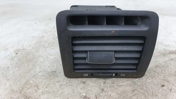 Toyota Corolla Verso E121 (2001 - 2004) 5566013020 Боковой воздушный дефлектор — фото 1