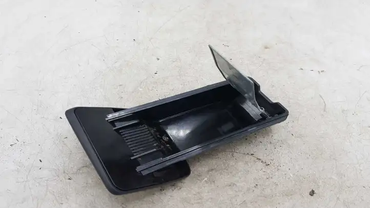 Honda FR-V (2004 - 2009) Передняя пепельница — фото 2