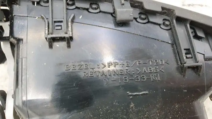 Toyota Corolla Verso E121 (2001 - 2004) 155643 Боковой воздушный дефлектор — фото 1