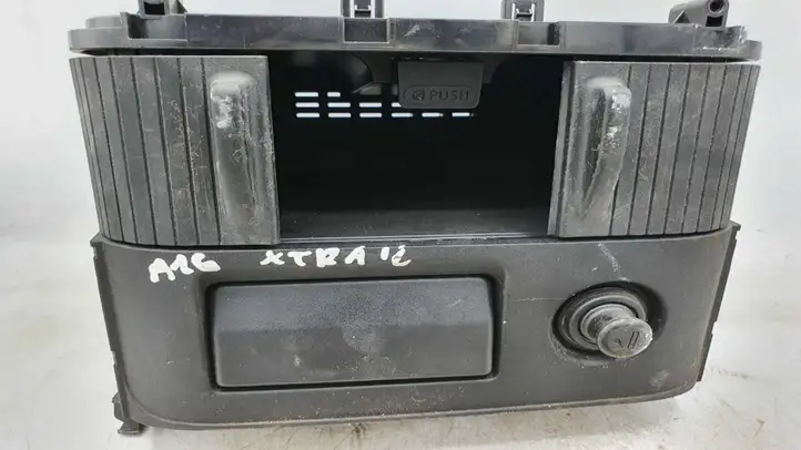 Nissan X-Trail T30 (2001 - 2007) 68108EQ400 Вещевой ящик — фото 1