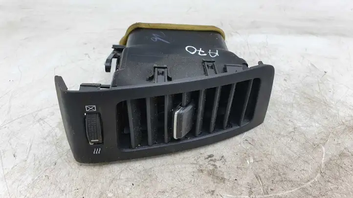 Toyota Corolla Verso E121 (2001 - 2004) 1556433010 Боковой воздушный дефлектор — фото 1