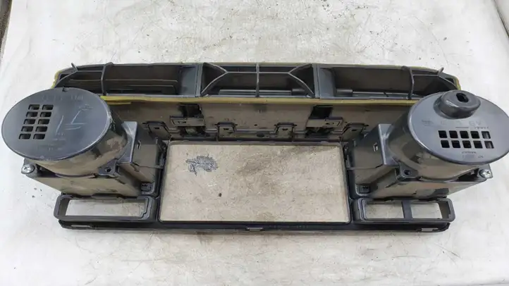 Nissan X-Trail T30 (2001 - 2007) 687508H900 Центральный воздушный дефлектор — фото 3