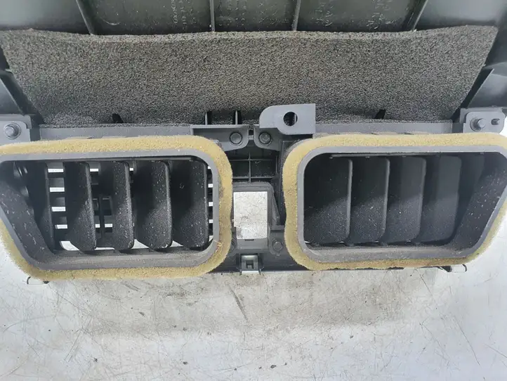 Honda Accord (2003 - 2007) GA325111100 Центральный воздушный дефлектор — фото 3