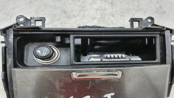 Lexus IS 220D-250-350 (2005 - 2010) 1A421032G Передняя пепельница — фото 3