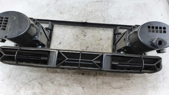 Nissan X-Trail T30 (2001 - 2007) 687508H300 Центральный воздушный дефлектор — фото 2