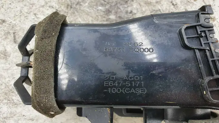 Nissan X-Trail T30 (2001 - 2007) 68751EQ000 Боковой воздушный дефлектор — фото 2