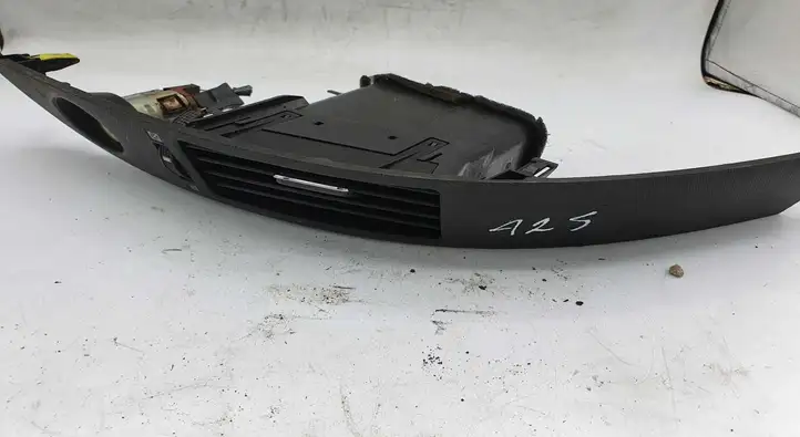 Toyota Corolla Verso E121 (2004 - 2007) 5568064010 Боковой воздушный дефлектор — фото 1