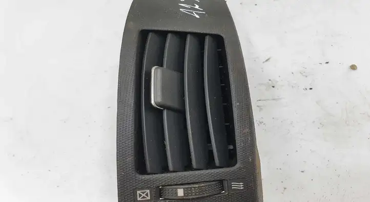 Toyota Corolla Verso E121 (2004 - 2007) 5568064010 Боковой воздушный дефлектор — фото 2