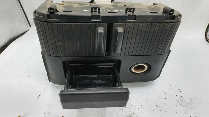 Nissan X-Trail T30 (2001 - 2007) 68108EQ400 Вещевой ящик — фото 2
