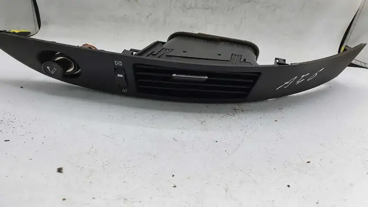 Toyota Corolla Verso E121 (2004 - 2007) 6556444010 Боковой воздушный дефлектор — фото 1