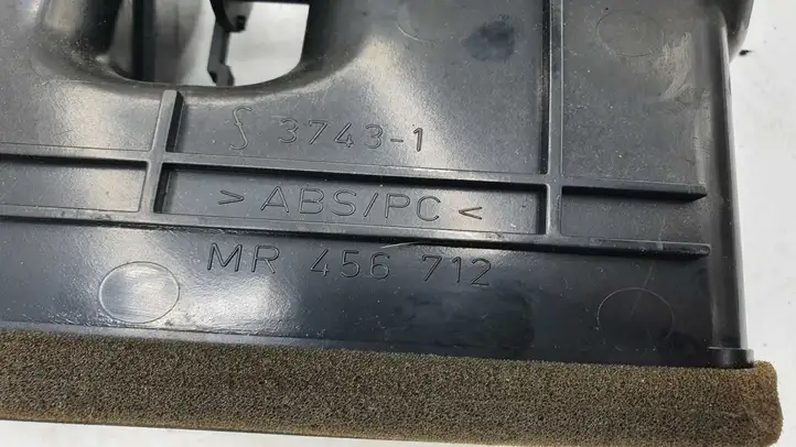 Mitsubishi Space Star (1998 - 2005) MR156712 Центральный воздушный дефлектор — фото 3