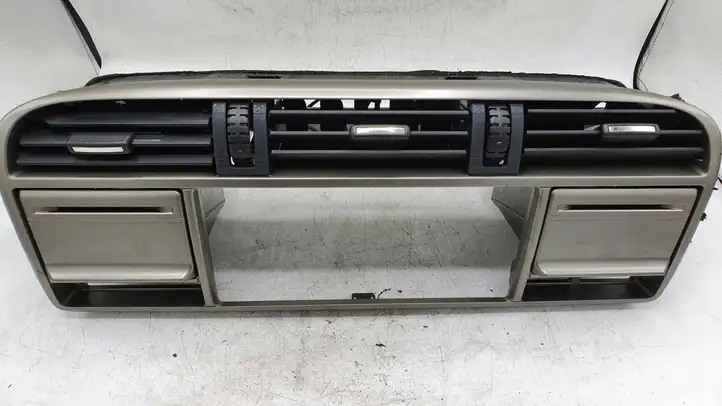 Nissan X-Trail T30 (2001 - 2007) E5715161100 Центральный воздушный дефлектор — фото 1