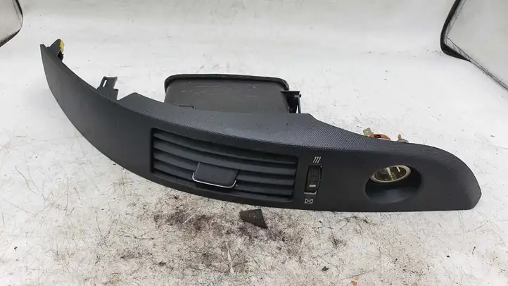 Toyota Corolla Verso E121 (2004 - 2007) 6556444010 Боковой воздушный дефлектор — фото 1