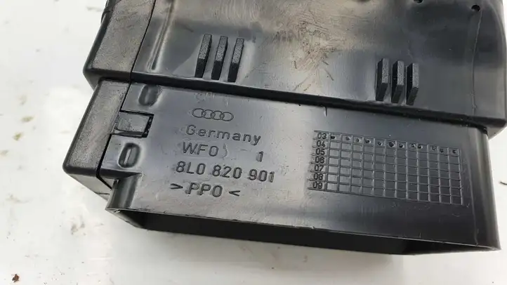 Seat Leon (1M) (1998 - 2006) 8L0820901 Боковой воздушный дефлектор — фото 3