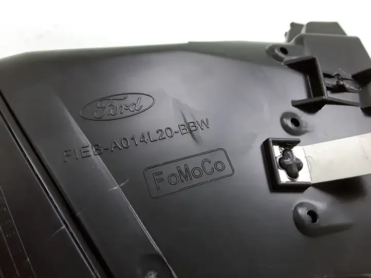 Ford Focus (2015 - 2019) F1EBA014L20BBW Центральный воздушный дефлектор — фото 2