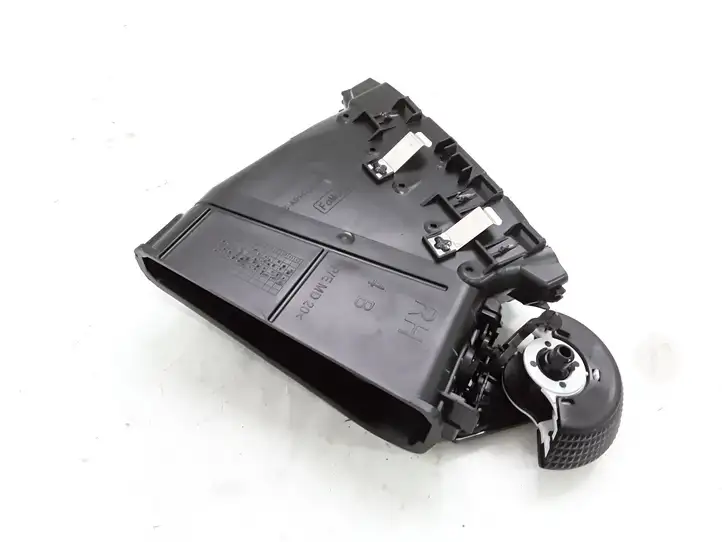 Ford Focus (2015 - 2019) F1EBA014L20BBW Центральный воздушный дефлектор — фото 3