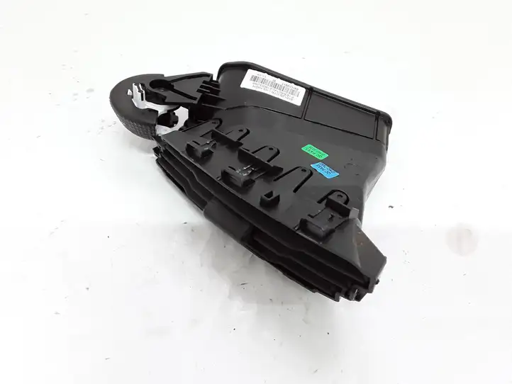 Ford Focus (2015 - 2019) F1EBA014L21BBW Центральный воздушный дефлектор — фото 1